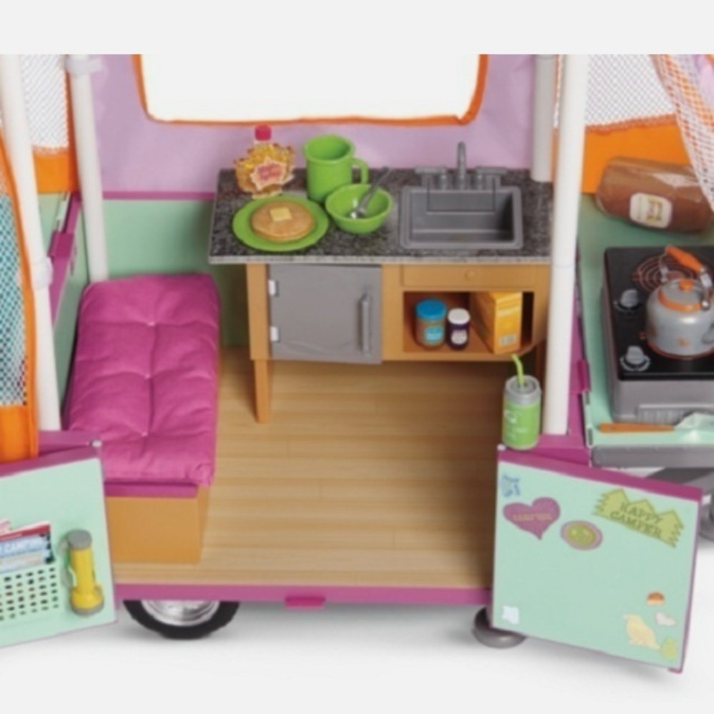 ***PRICE IS FIRM*** RETIRED American Girl Adventure Pop-Up Camper - Picture 3 of 6